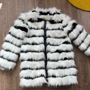 Faux fur jacket, great condition, fits size 0-4. Never worn!
